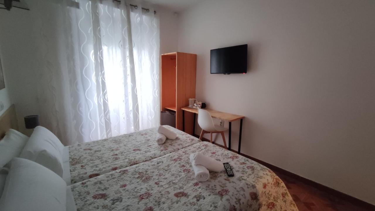 Hostal Aliste Madrid Buitenkant foto