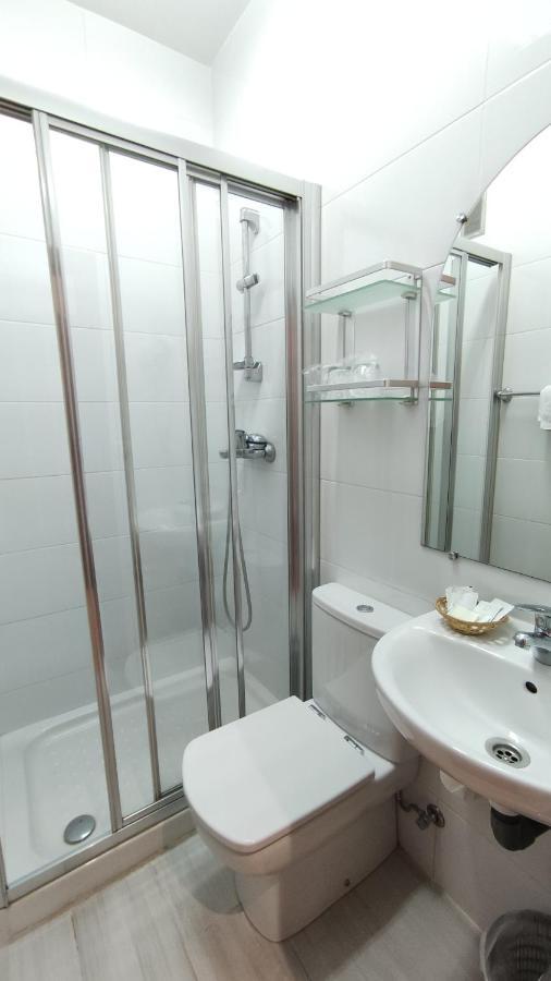 Hostal Aliste Madrid Buitenkant foto