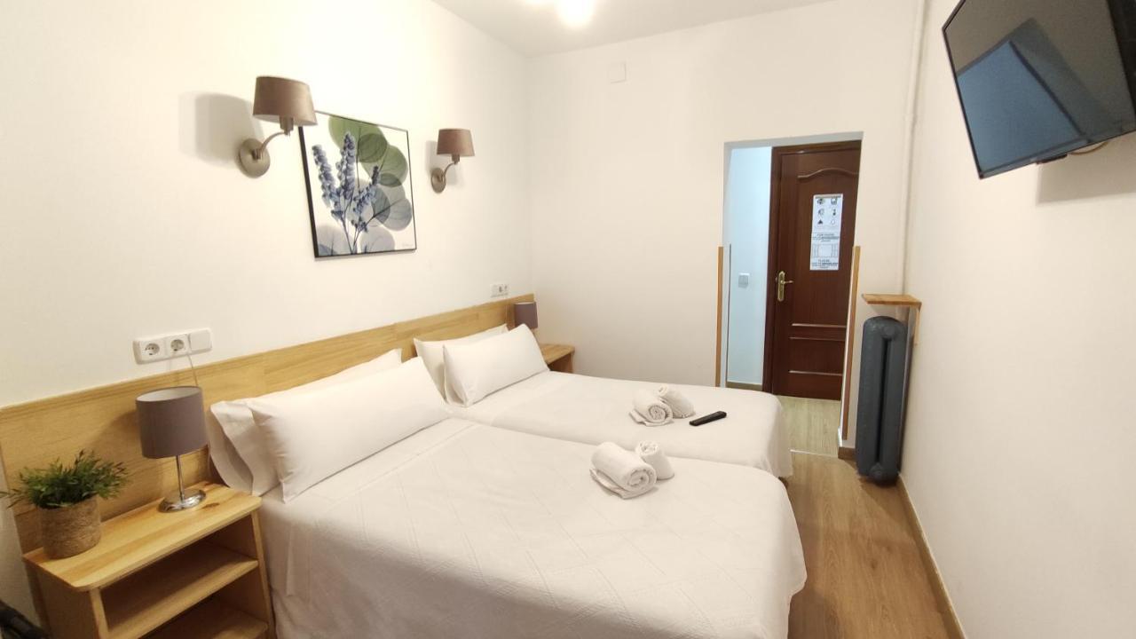 Hostal Aliste Madrid Buitenkant foto