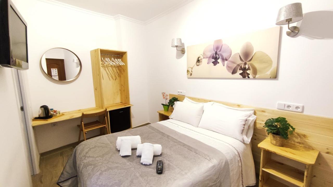 Hostal Aliste Madrid Buitenkant foto