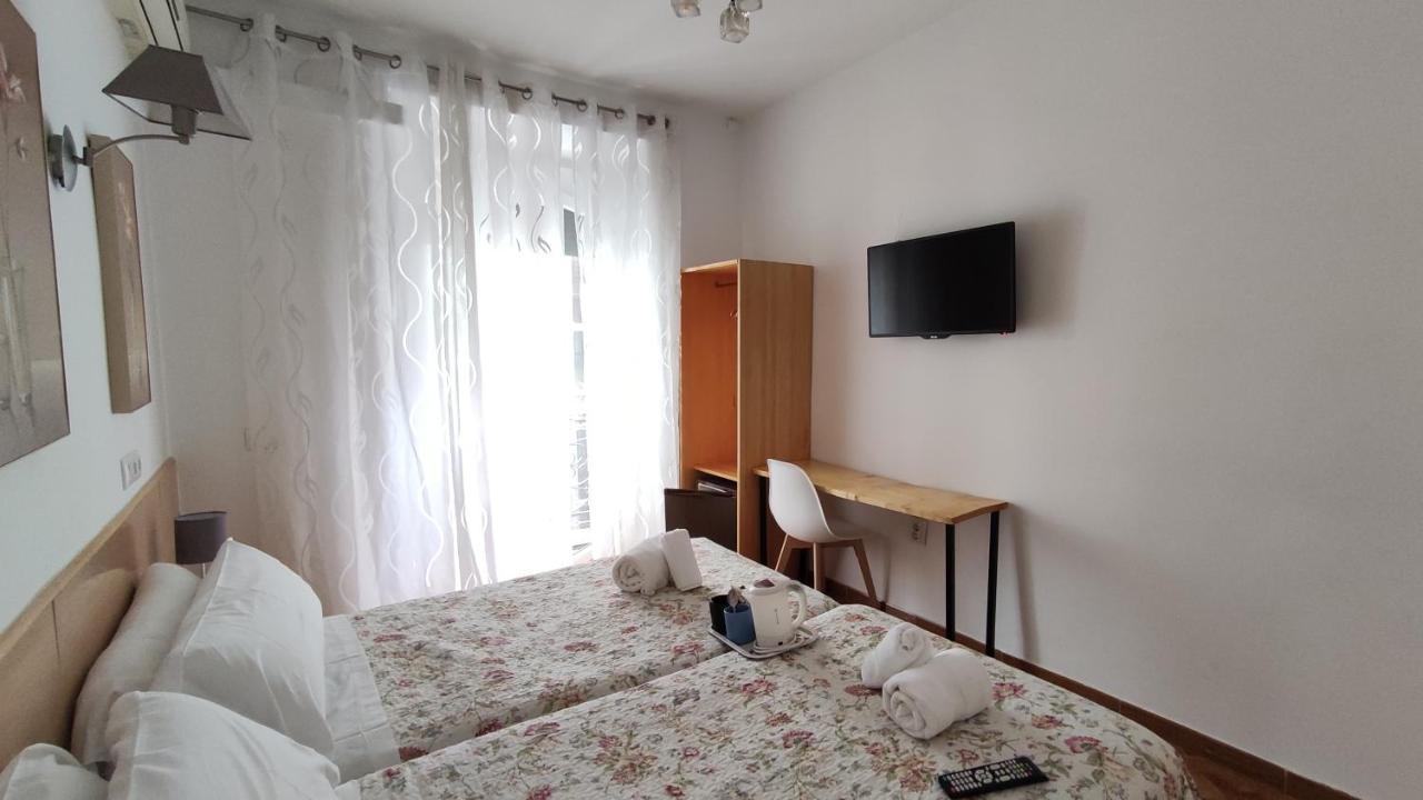 Hostal Aliste Madrid Buitenkant foto