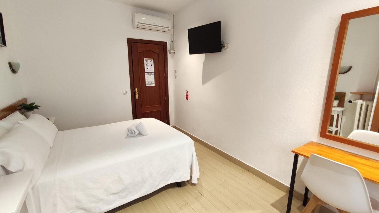 Hostal Aliste Madrid Buitenkant foto