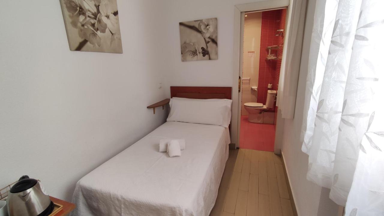 Hostal Aliste Madrid Buitenkant foto
