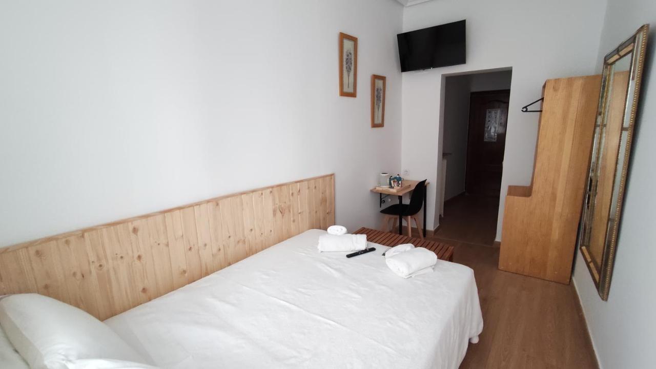 Hostal Aliste Madrid Buitenkant foto