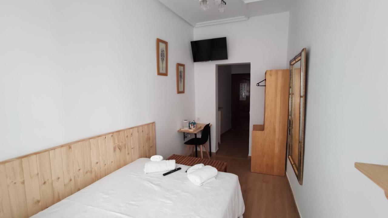 Hostal Aliste Madrid Buitenkant foto