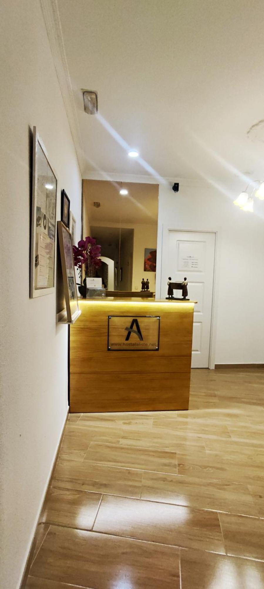 Hostal Aliste Madrid Buitenkant foto