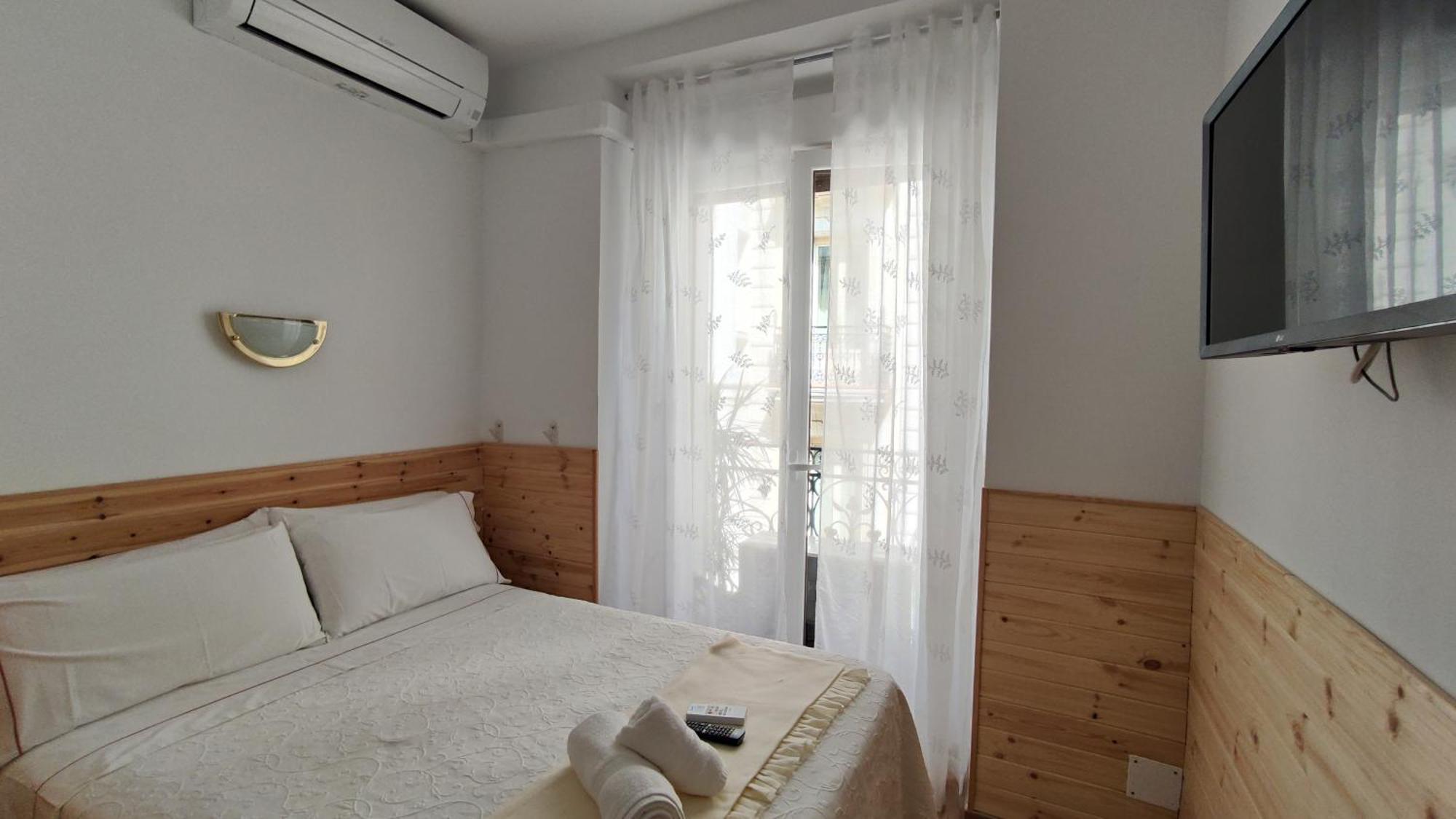 Hostal Aliste Madrid Buitenkant foto