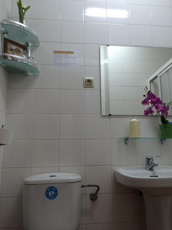 Hostal Aliste Madrid Buitenkant foto