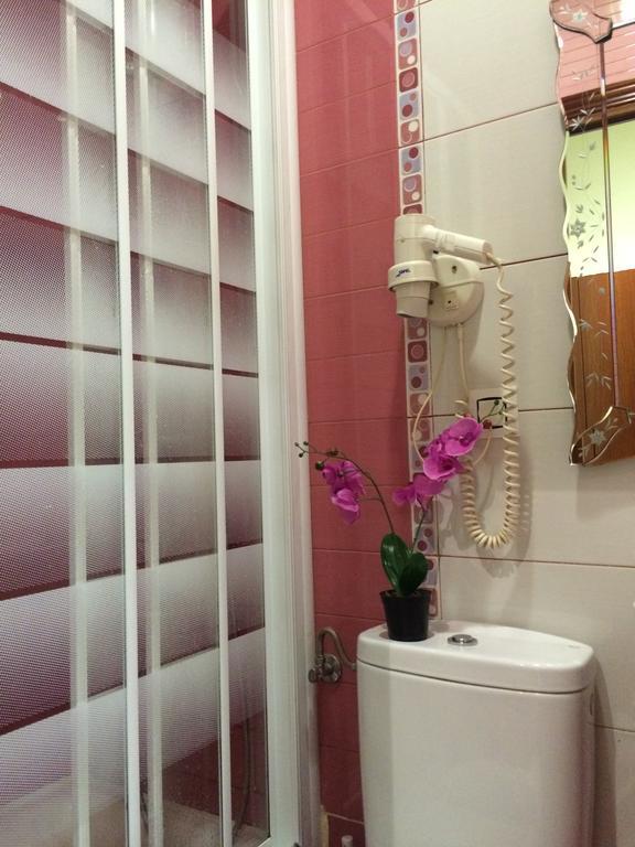 Hostal Aliste Madrid Buitenkant foto