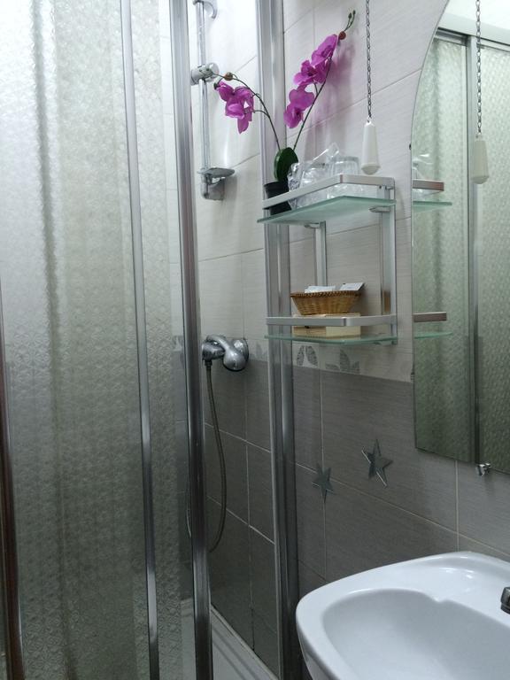 Hostal Aliste Madrid Buitenkant foto